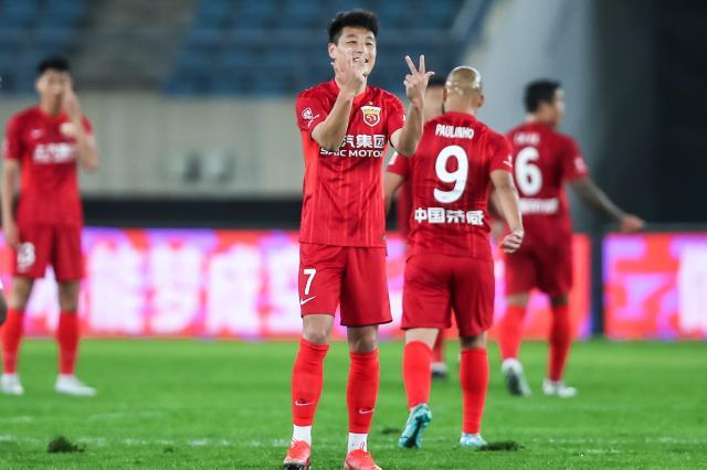 官方澳客网-【中超】武巴连线X3刘柏杨2球 海港7比0狂胜梅州